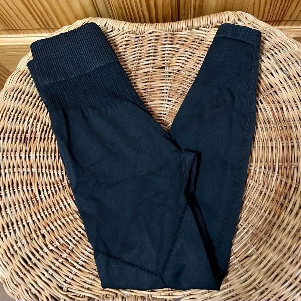 Joylab deep grey black textured high rise capri crop workout leggings pants XS - Picture 3 of 7